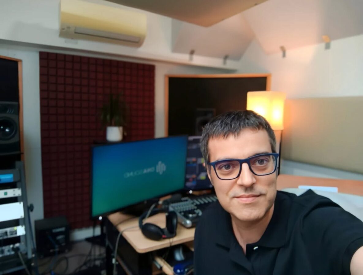 Preparados para una nueva sesión de locuciones. Café en mano, equipazo a punto, atención al detalle y ganas de sacar lo mejor de cada voz. Som-hi.
#locuciones #estudiodegrabación #estudidegravacio #recordingstudio #voiceovers